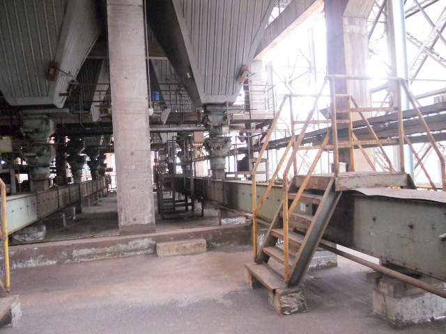 寶鋼股份高爐1#礦槽雙層閥、插板閥刮板機(jī)、斗提機(jī)